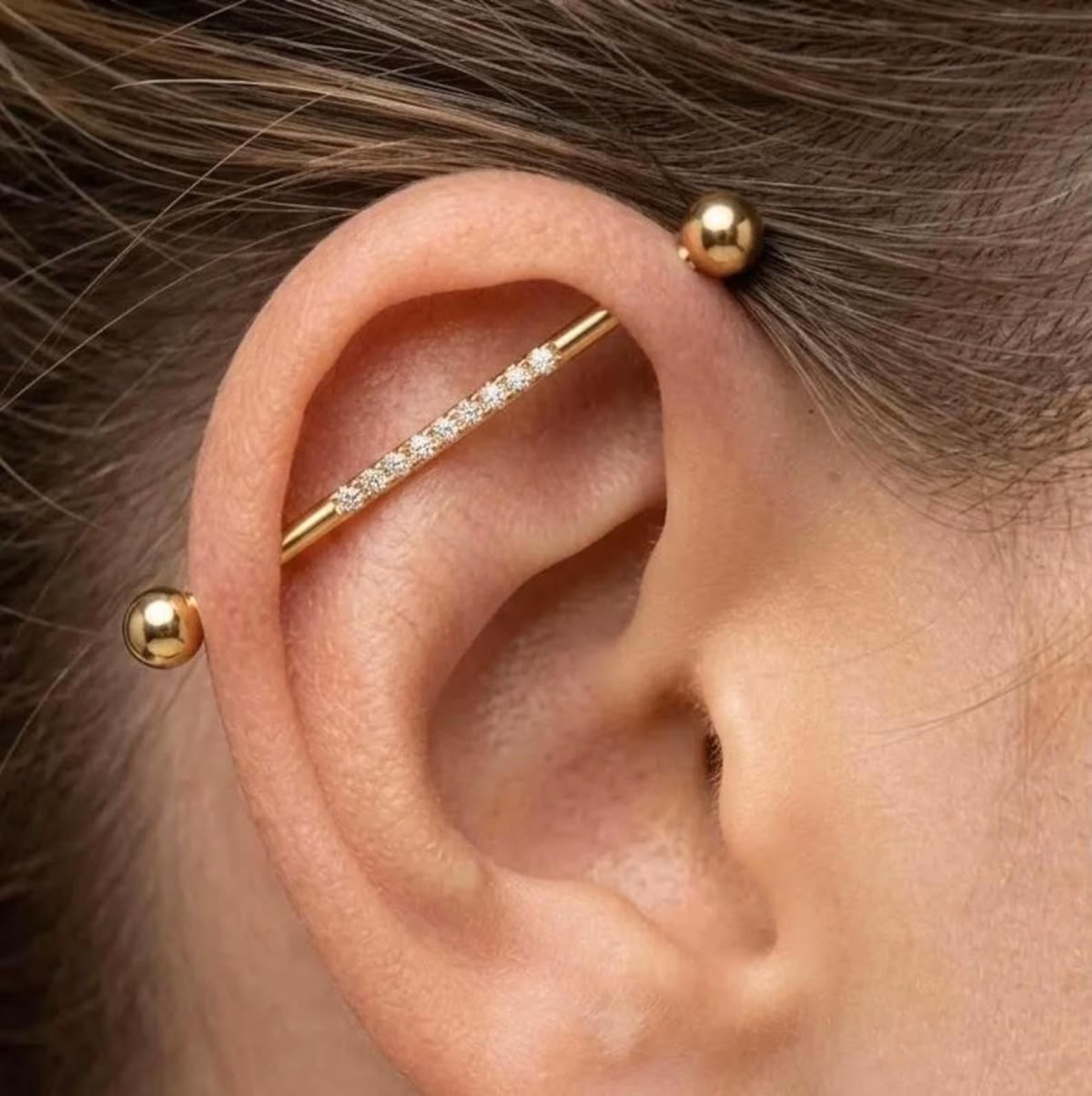 Curved barbell cartilage piercing