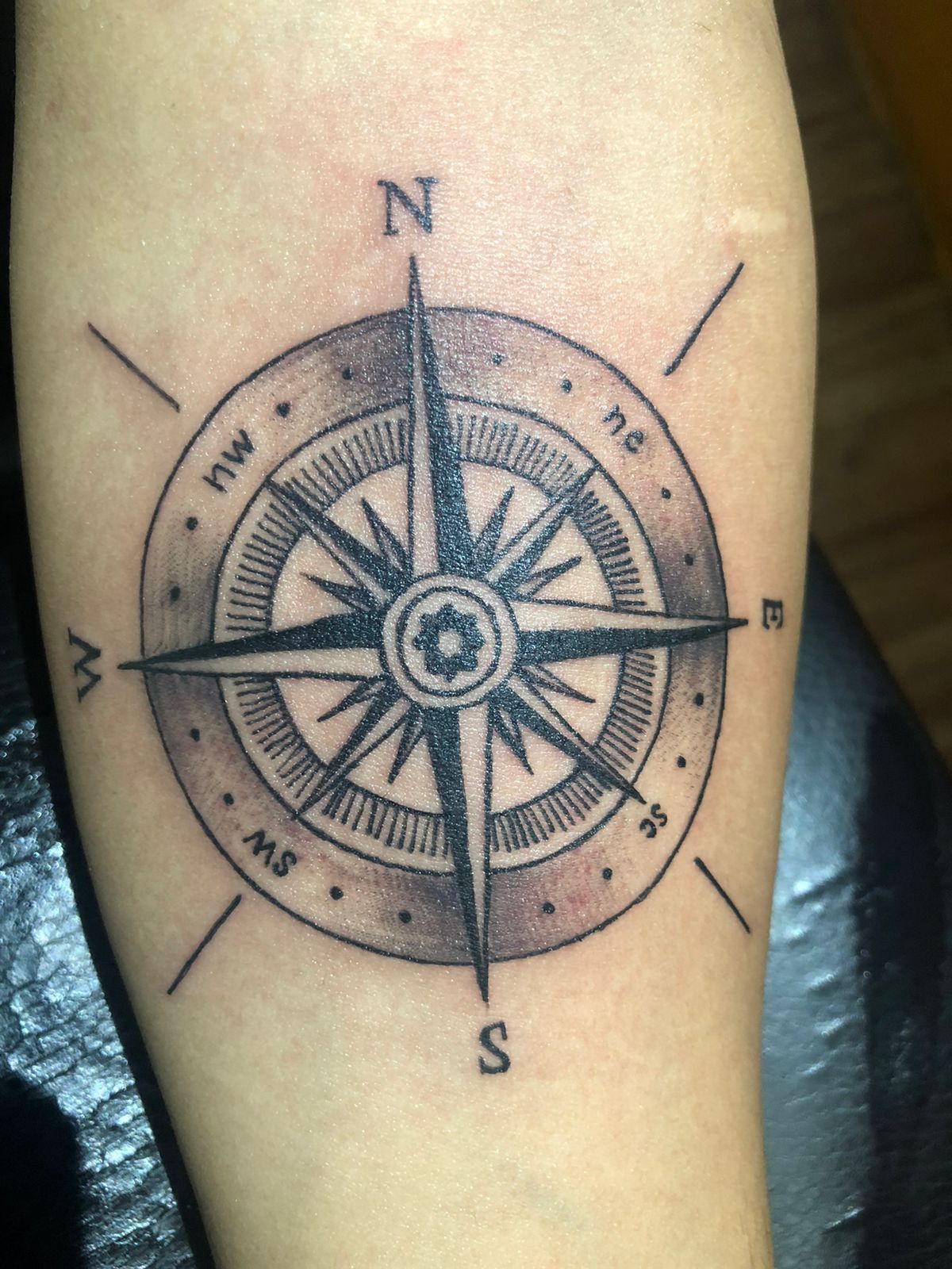 Compass Tattoo To Give You Direction [Guide For 2021] - Tattoo Stylist | Compass  tattoo, Compass tattoo design, Compass tattoo men