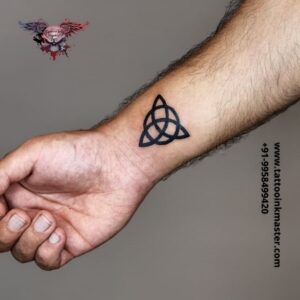 Read more about the article The Artistic Trinity Knot Tattoo